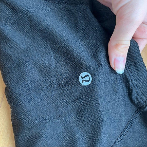 Black lululemon swifly tech - Picture 2 of 3